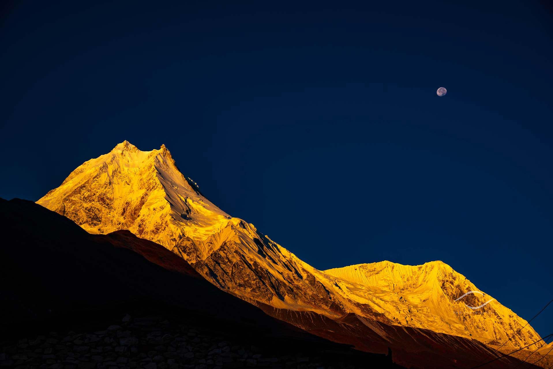 manaslu_shayala_golden_hour